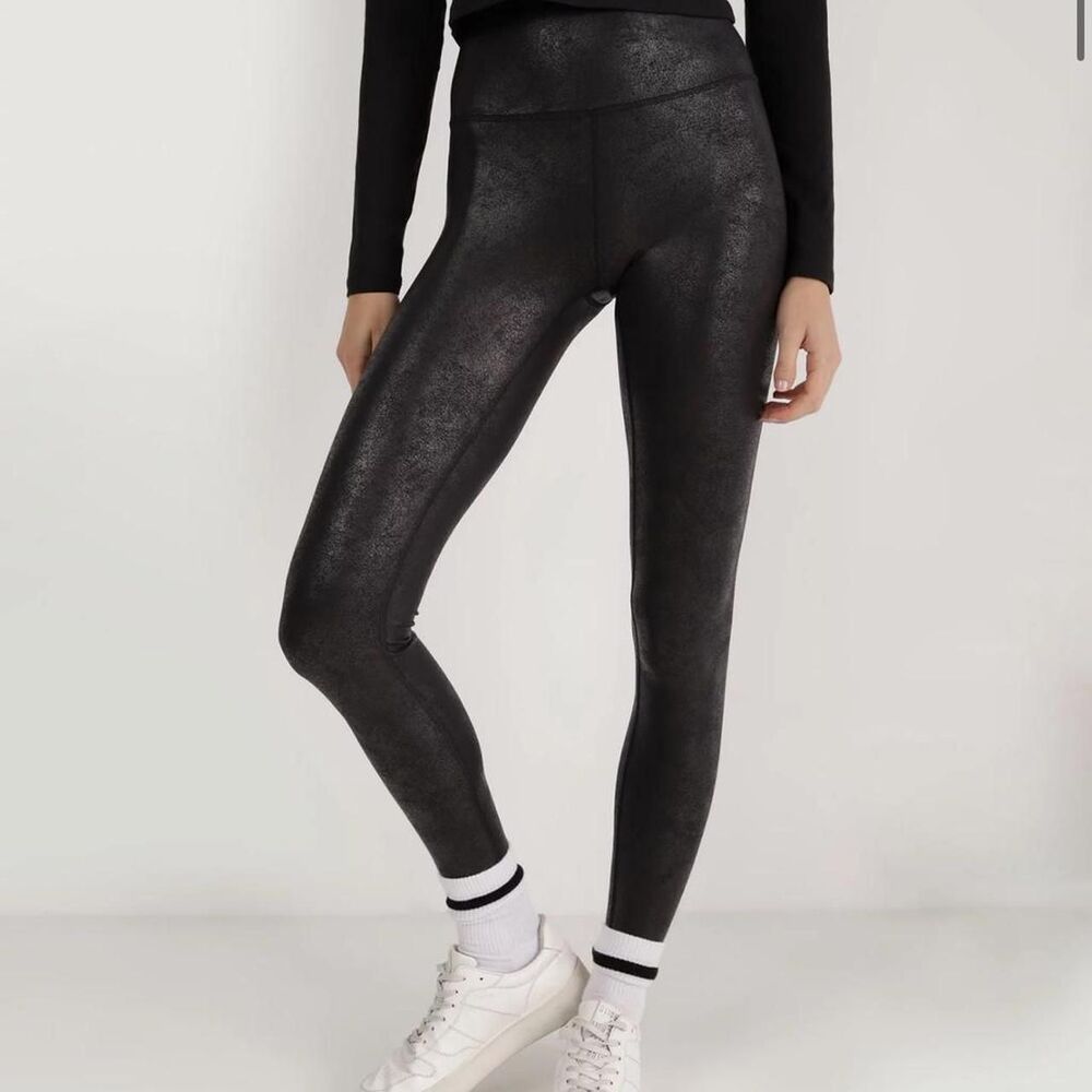 OFFLINE By Aerie The Hugger High Waisted Crackle Pocket Legging Size M